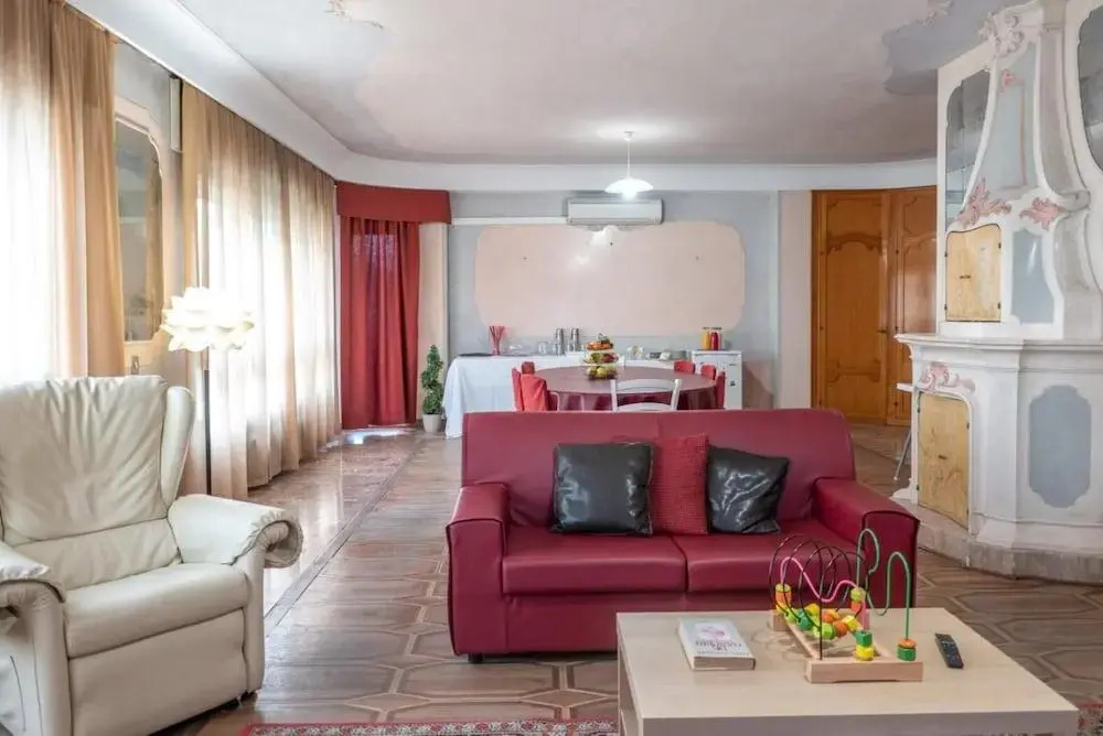 Guest House Train Station Venice - Atika & Atif