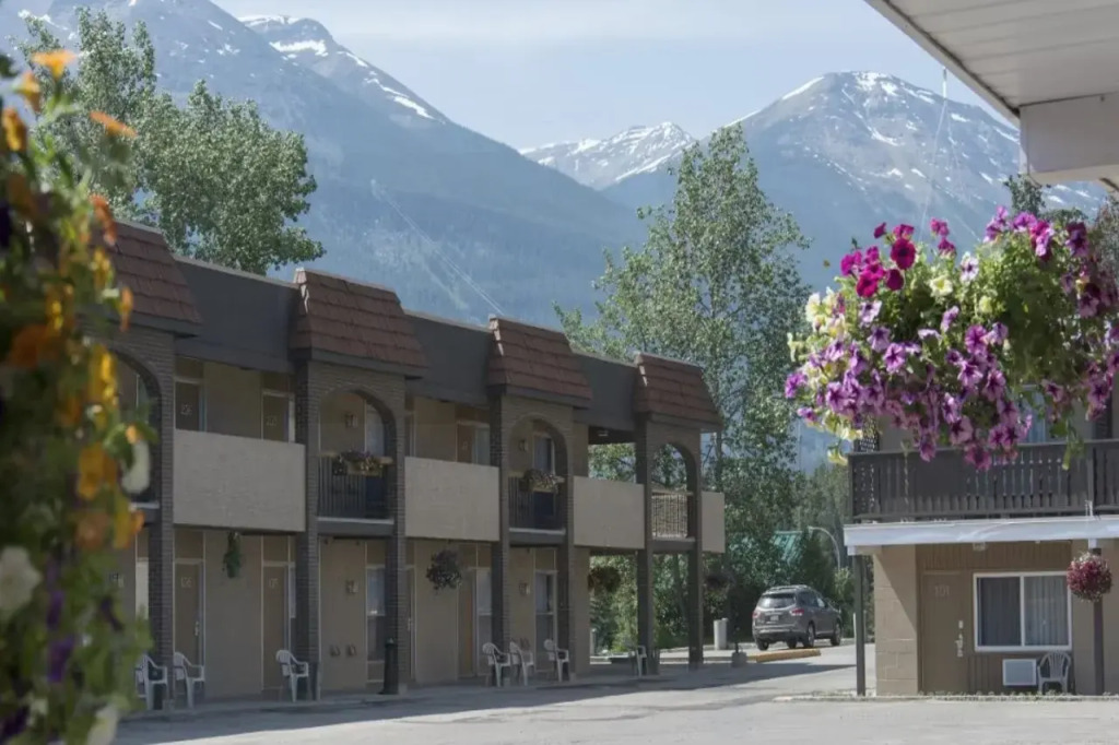 Maligne Lodge