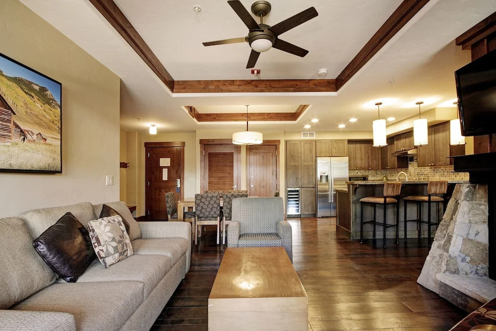 Luxury 2 Bedroom  At Base Of Peak 8! Condo by RedAwning