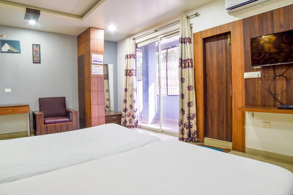 FabHotel IR Luxaria