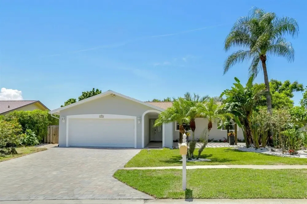 Woodridge - Private & Sanitized, Perfect for Social Distancing & Working From Home. Private Pool, Pet Friendly. Discounted During Pandemic. Super-host Support