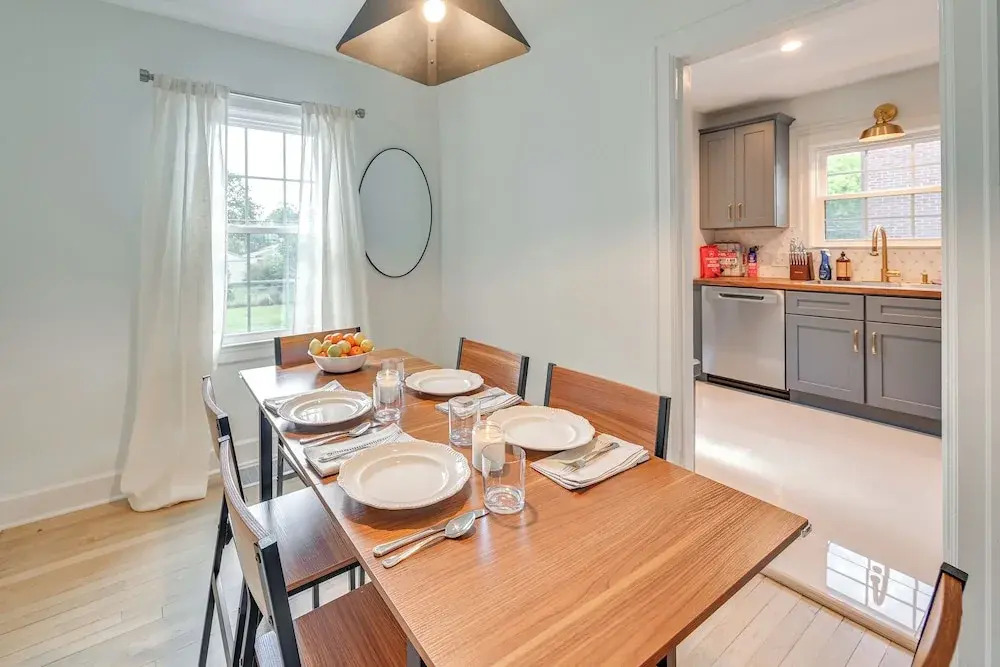 3 Mi to Dtwn: Updated Home w/ Hot Tub in Lexington