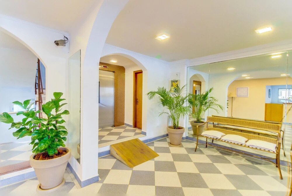 Completo Monoambiente para 3 en Avenida Italia - Edificio Luna de Mar