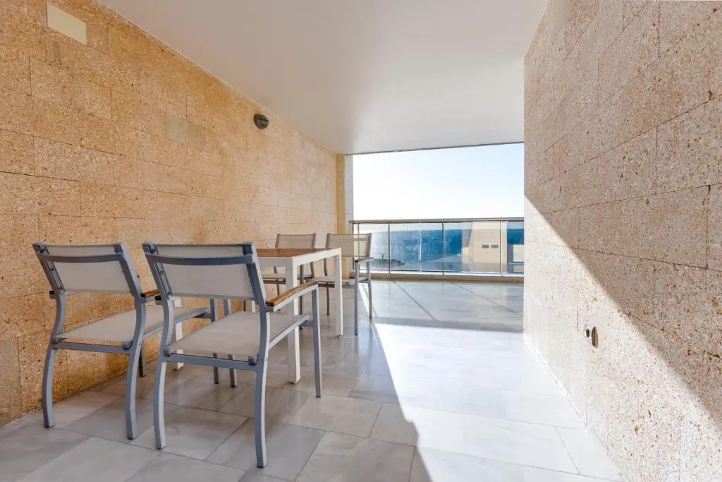 1st Line Daniya APT - Solarium Terrace & Pool