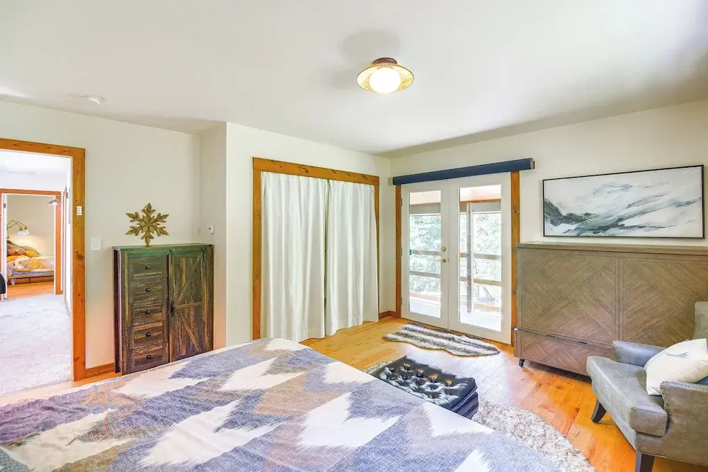 Hot Tub, Mtn-view Deck: Peaceful Evergreen Home!