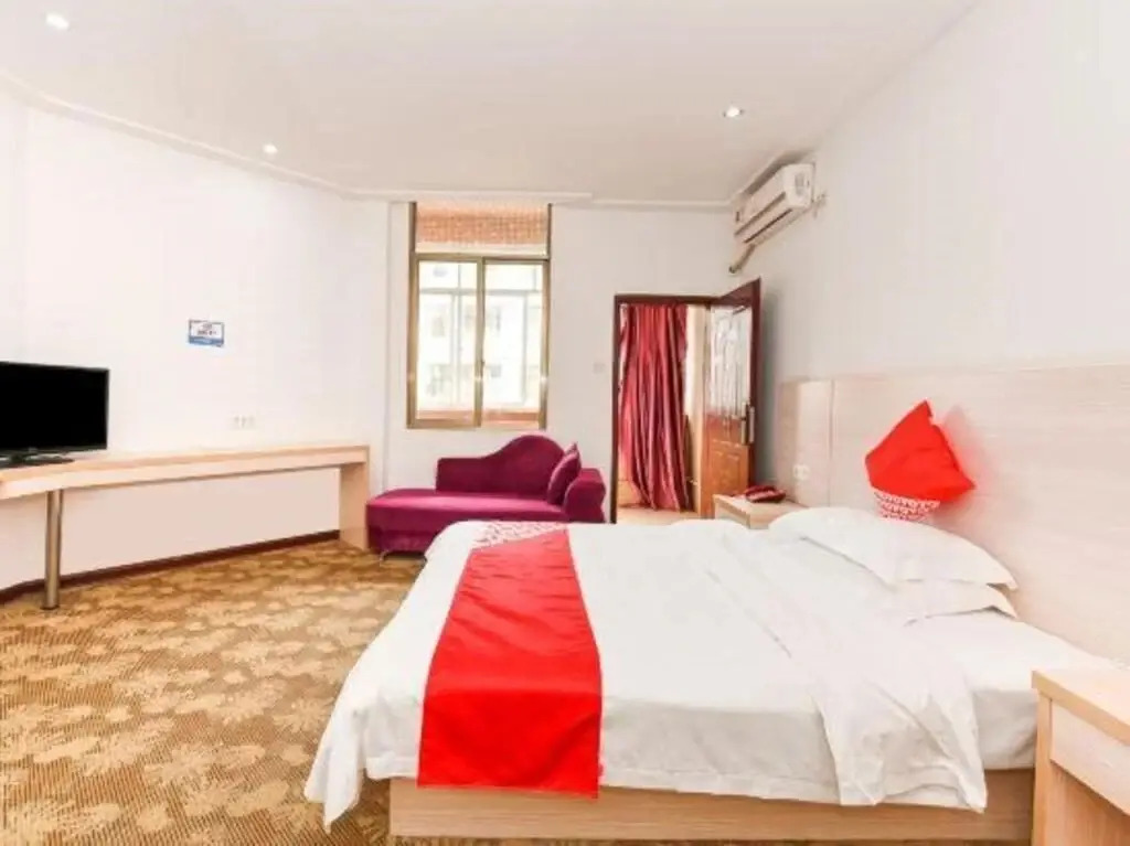 OYO Qinzhou Galaxy Holiday Hotel (Wanguo Commercial Plaza)