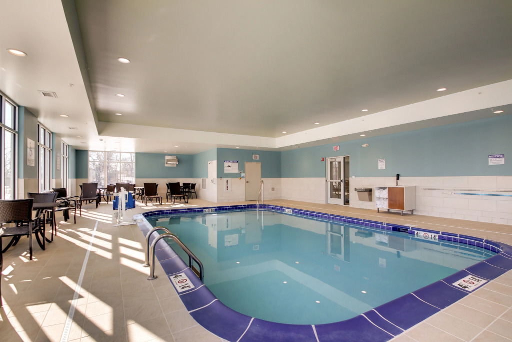 Holiday Inn Express & Suites Galesburg by IHG