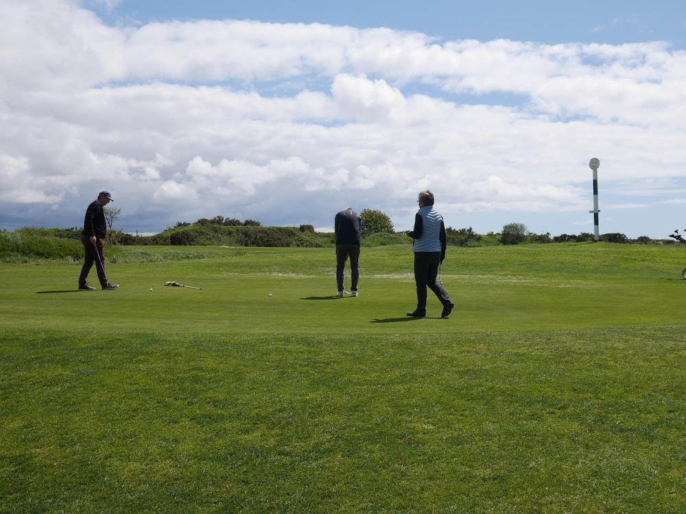 Modern Holiday Home Near the Sea, Le Conquet