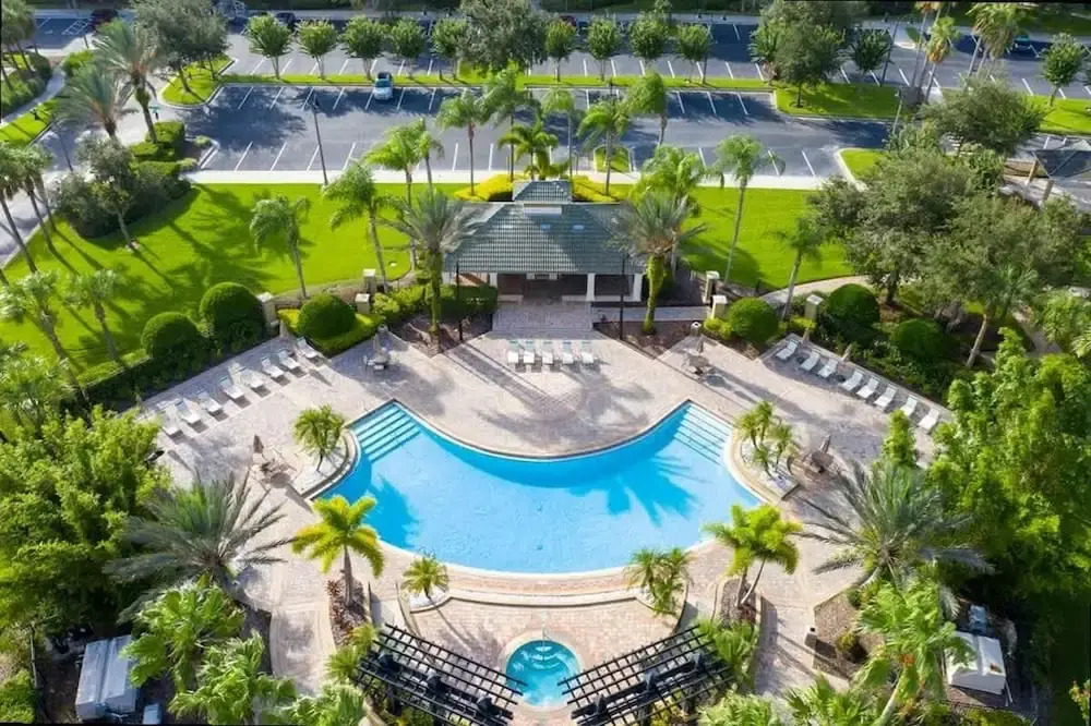 Spacious 2Bd Condo - Pool Hot Tub - Near I-drive