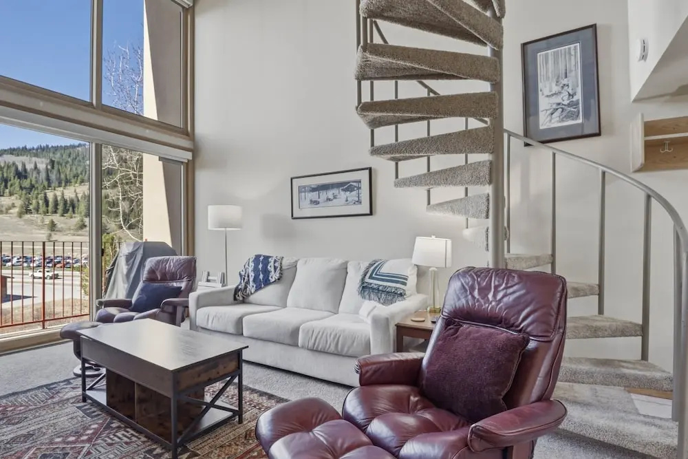 She305 Summit House East 1 Bedroom Condo