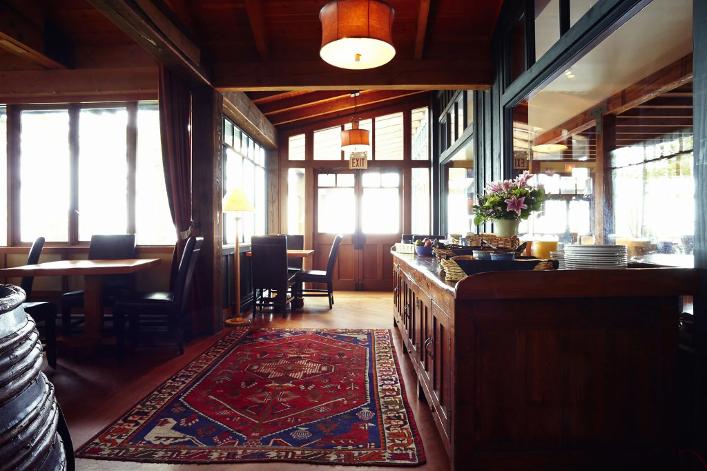Middle Beach Lodge