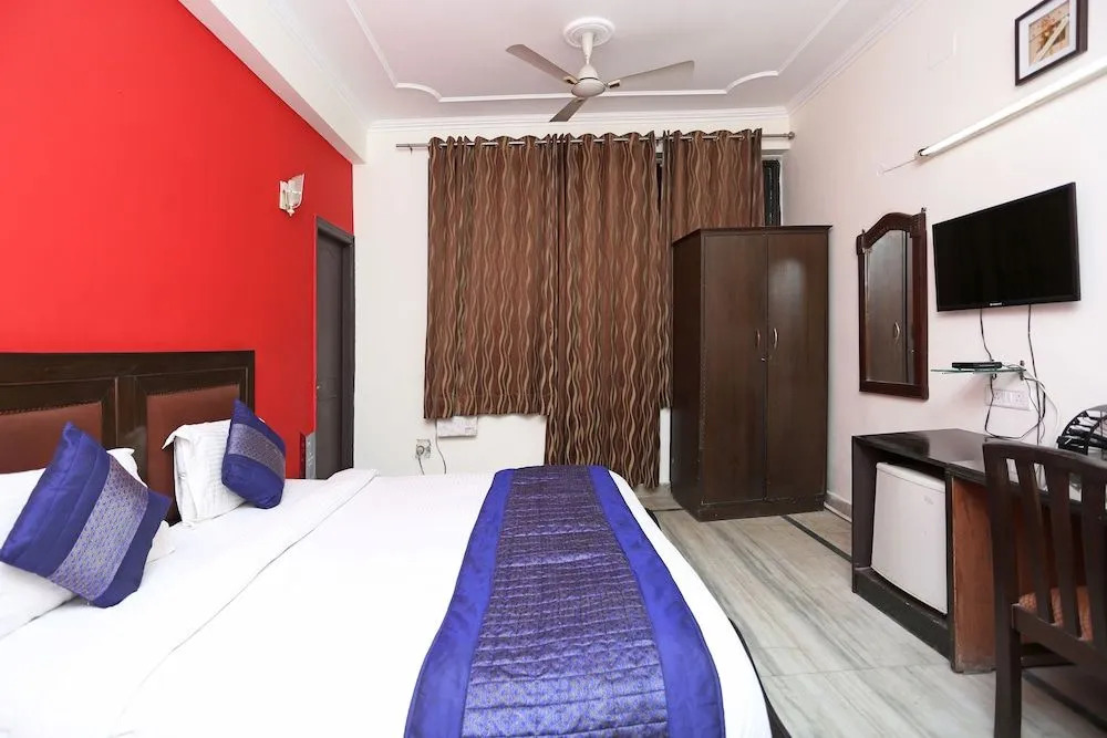 Royal Inn by OYO Rooms