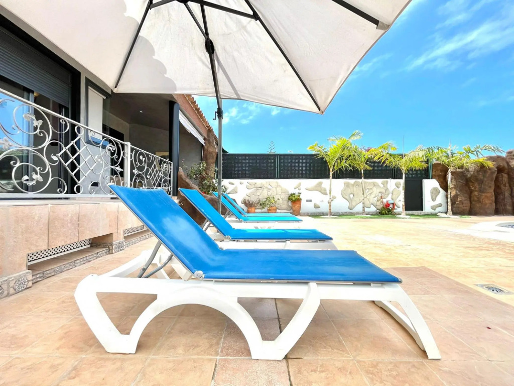 Villa Roja BBQ Piscina Privada en Tenerife Sur