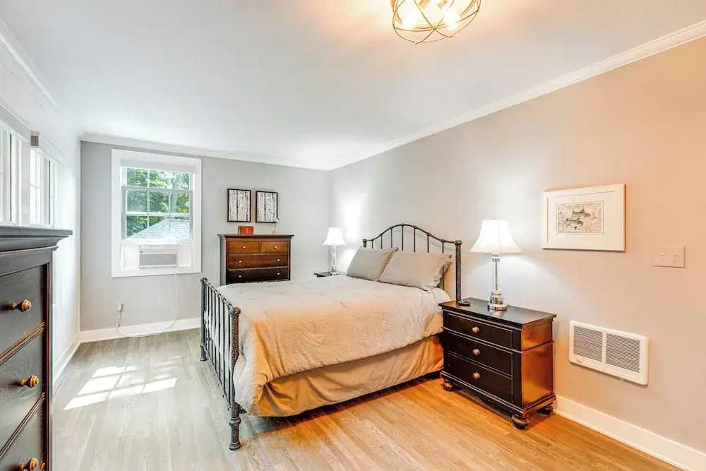 2 Mi to Dtwn: 2-acre Retreat w/ Large Yard!