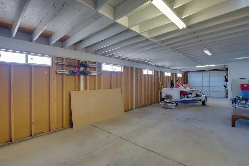 Bullhead City Home w/ Fire Pit - Walk to CO River!