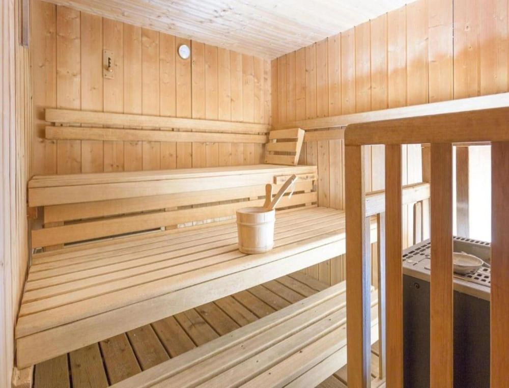 Four-guest Hub With Sauna & Pool