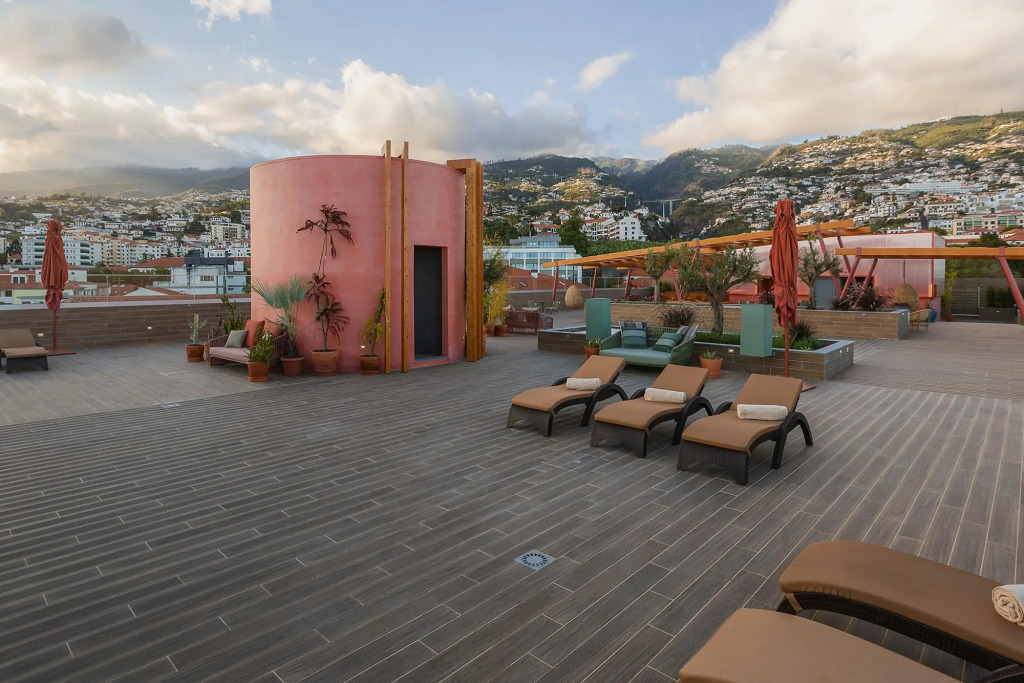 Three House Hotel