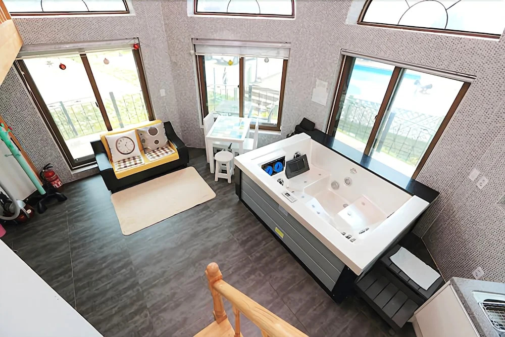 Ganghwa Rulru Ralra Pension