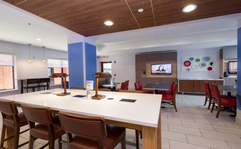Holiday Inn Express Hotel & Suites Clinton by IHG