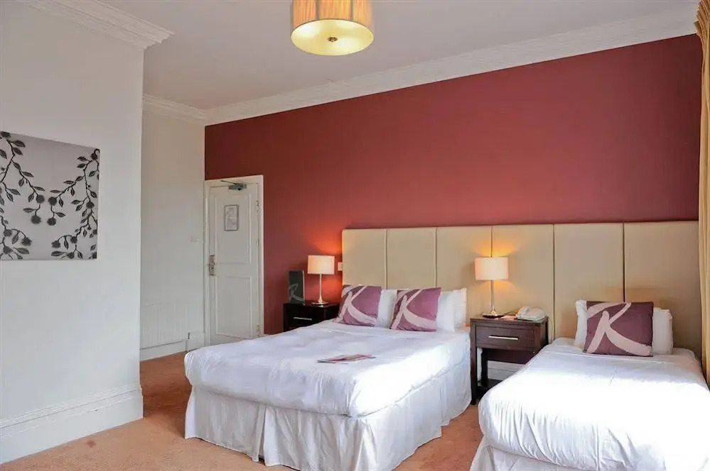 Raglan Hotel