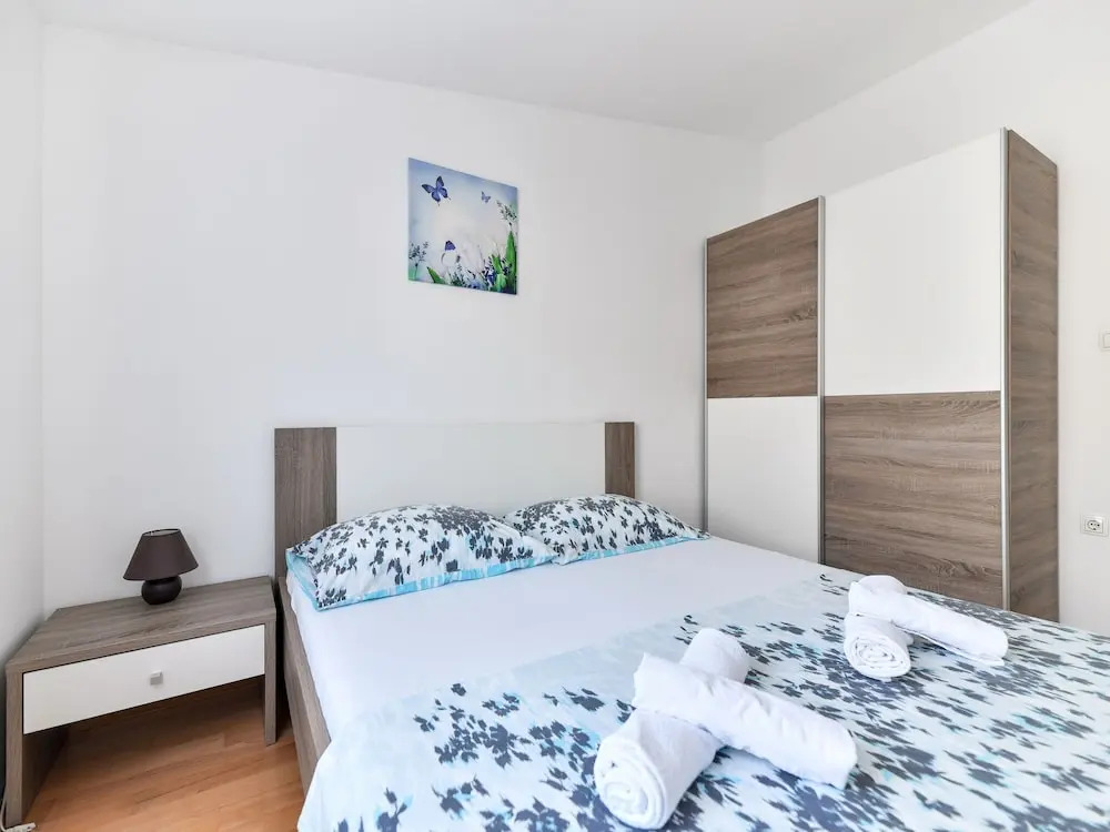 Lovely Holiday House With Private Pool, Charming Open Kitchen, Near Old Town
