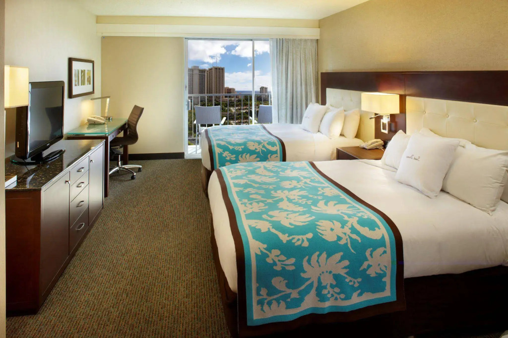 DoubleTree by Hilton Alana - Waikiki Beach