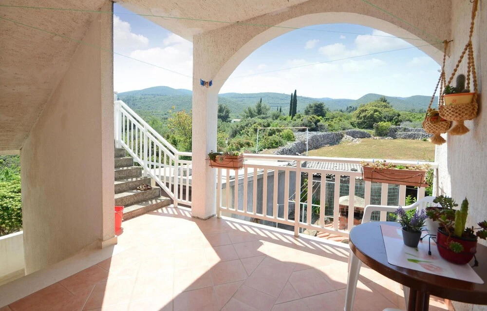 Amazing Apartment in Racisce With Wifi and 3 Bedrooms