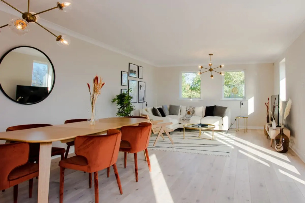 The Sparkford Gardens - Lovely 2BDR with Balcony