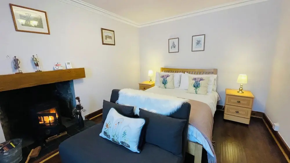 Traditional Highland Cottage Near Loch Ness-sleeps 6