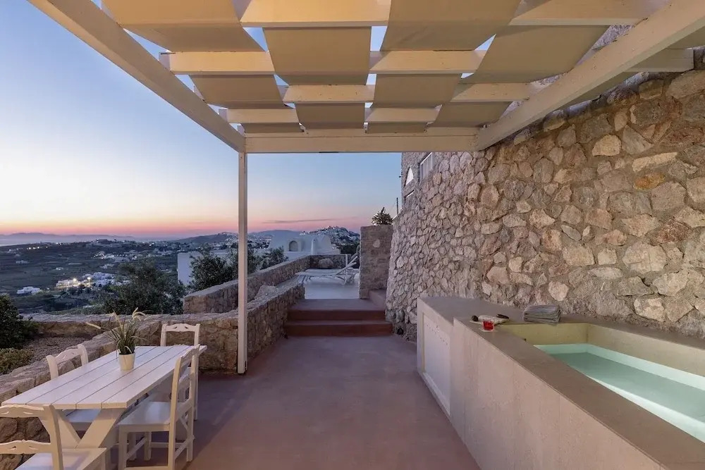 One bdr Apartment for 4-sea View-hot Tub-parking