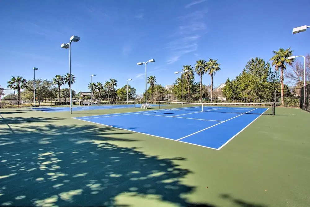 Destin Resort W/ Pool Deck & Beach Shuttle! 2 Bedroom Condo