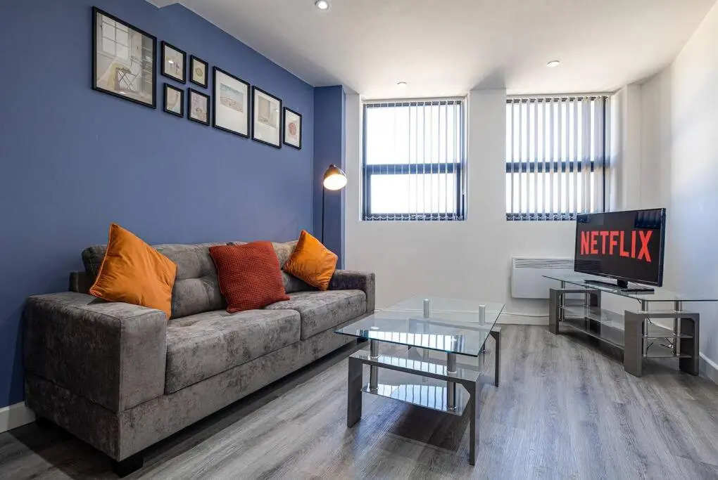 Entire 1 Bed Apt in the Centre of Stockport