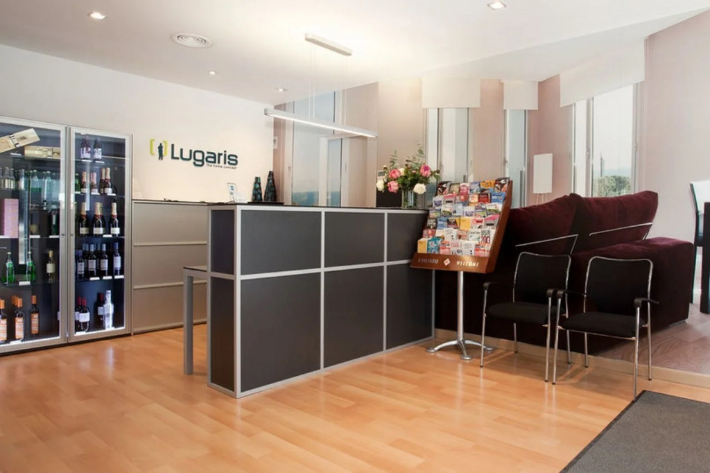 Lugaris Beach Apartments