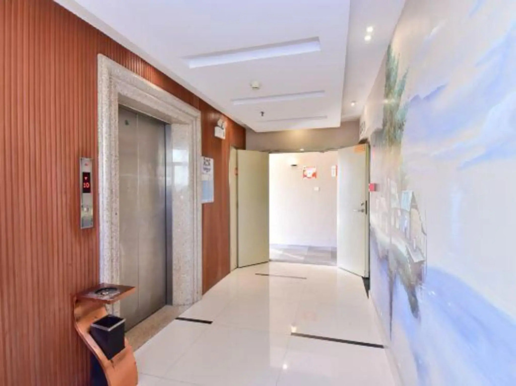 A Home Chain Hotel (Jinjiang Airport Huzhong)