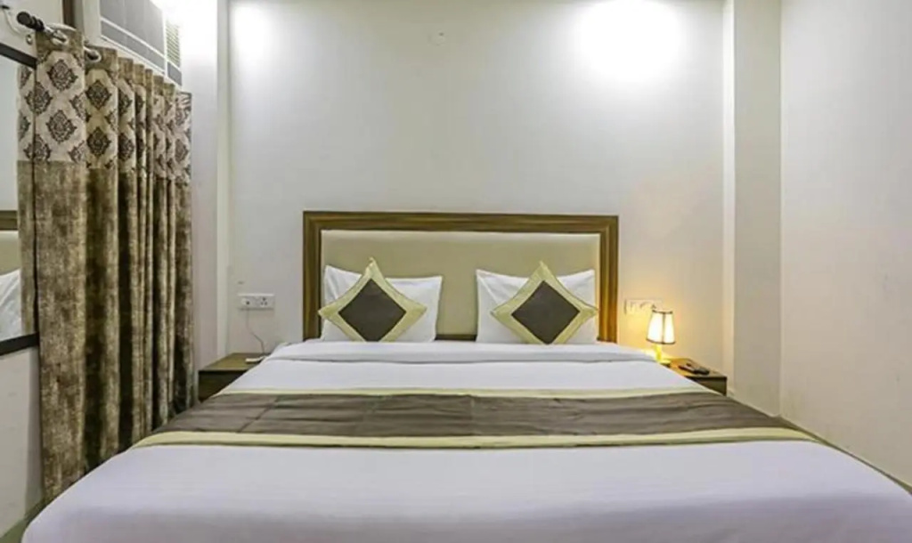 Fabhotel White House Bnb