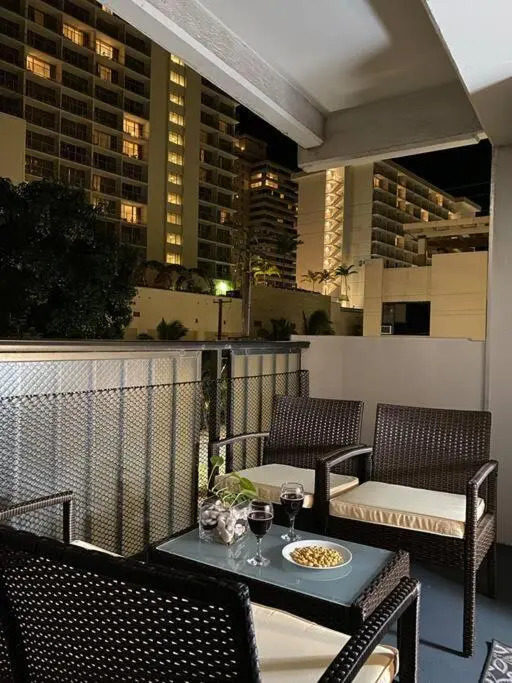 Luxury 2beds,2baths, free parking at Waikiki Beach