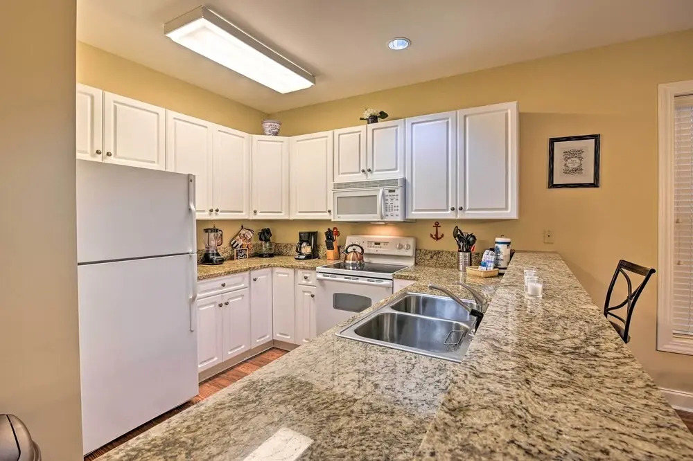 6 Mi to Boardwalk: Condo w/ Pool in Myrtle Beach