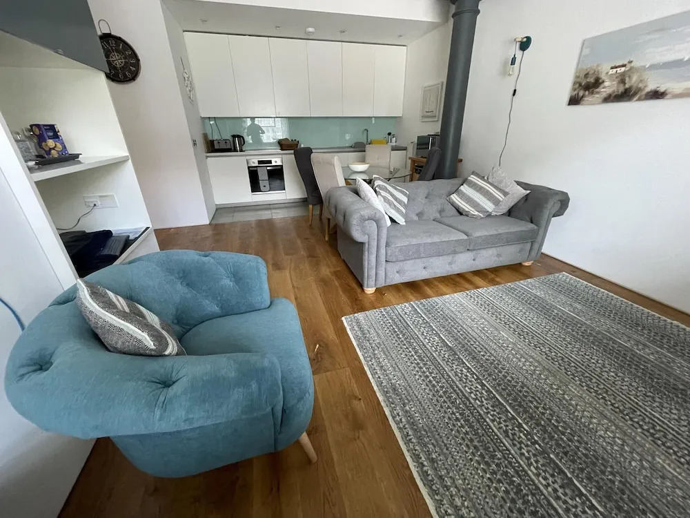 Cozy Coastal Apartment