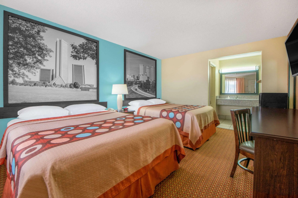 Super 8 by Wyndham Tulsa - Route 66