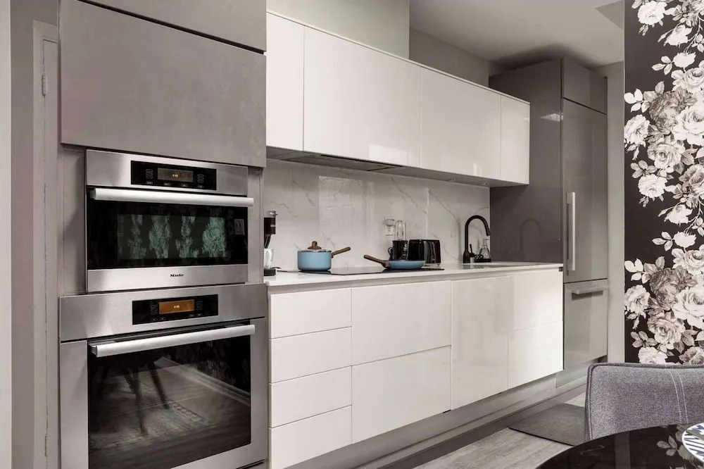 Elegant Suite w Patio, BBQ Grill