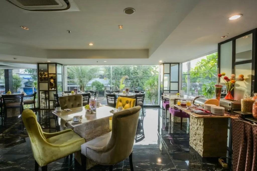 Royal Regantris Cendana