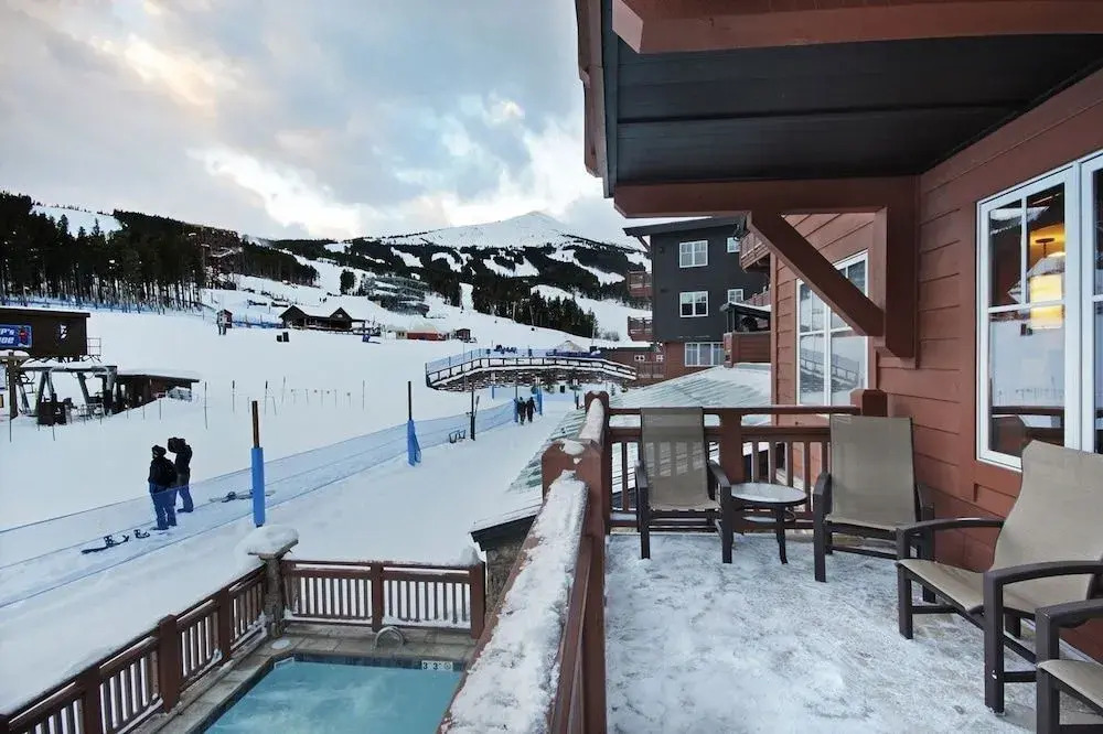 One Ski Hill Place S8309
