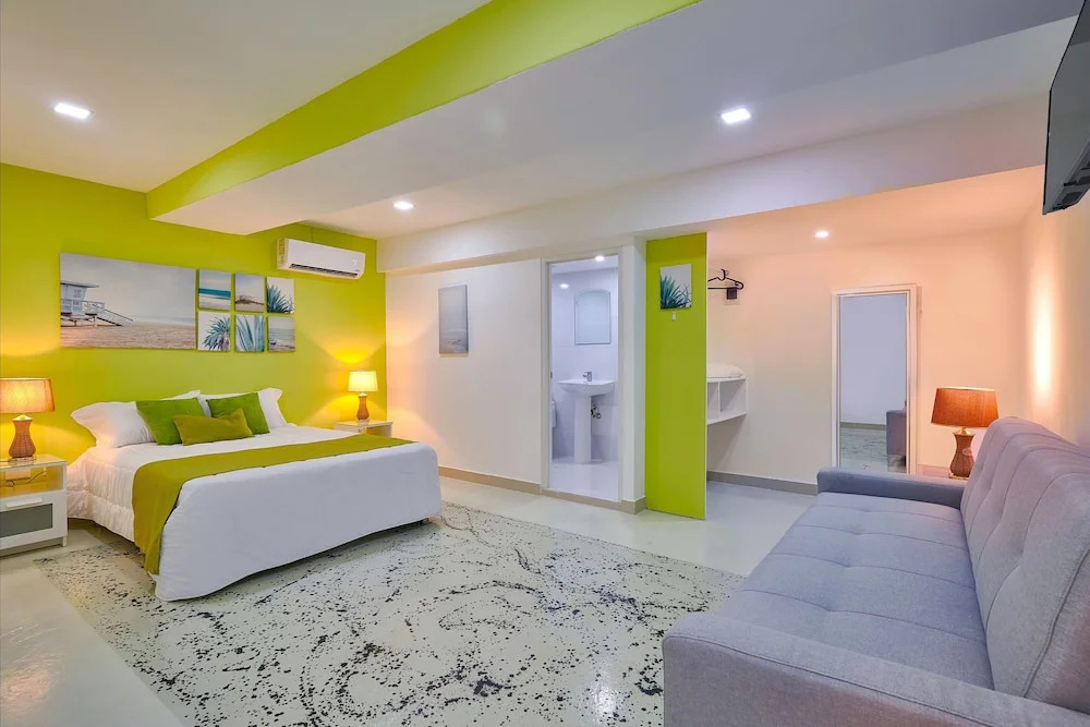 Malecon Premium Rooms & Hotel