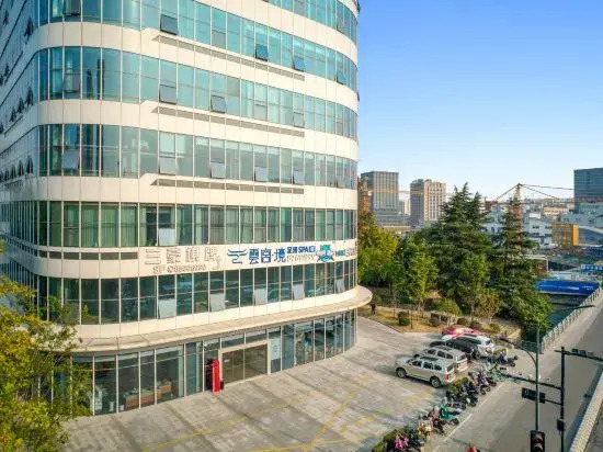 MAX E-sports Hotel (Daguan Xiangjisi Road Branch)