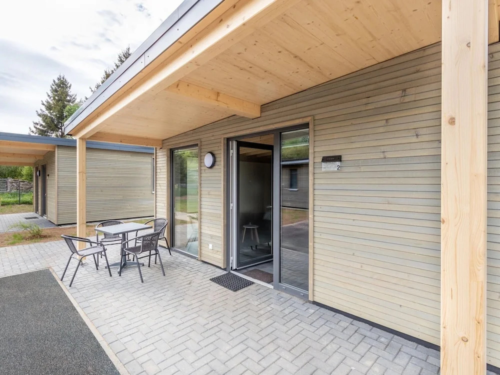 Beautiful Bungalow Near the Lake Beach