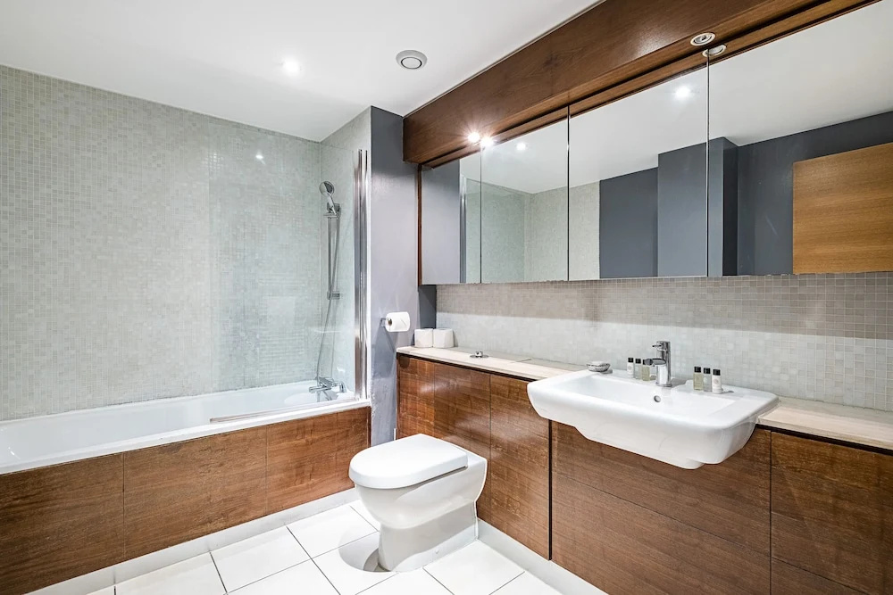 Martin Lane Apartment by Flexystays