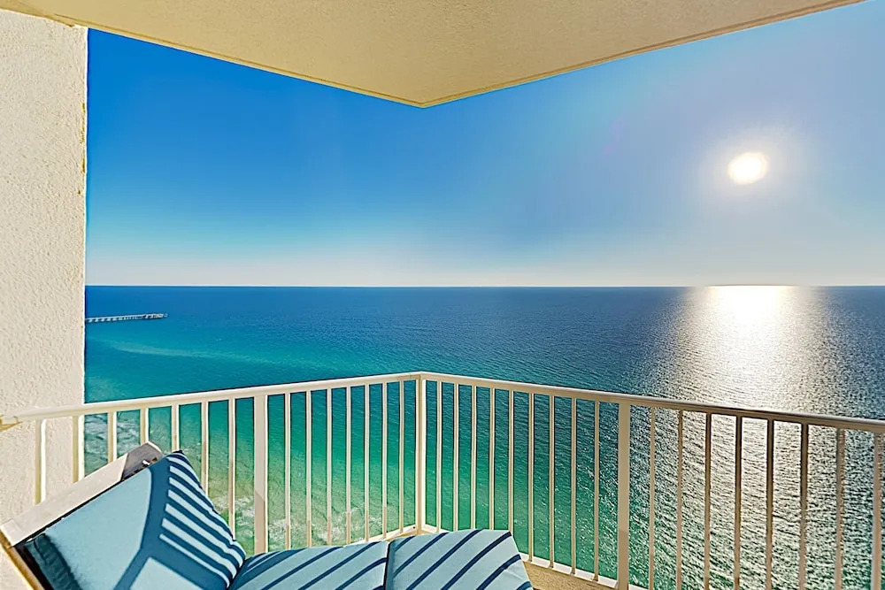 Impeccable Oceanfront W/ Pools & Huge Gym 1 Bedroom Condo