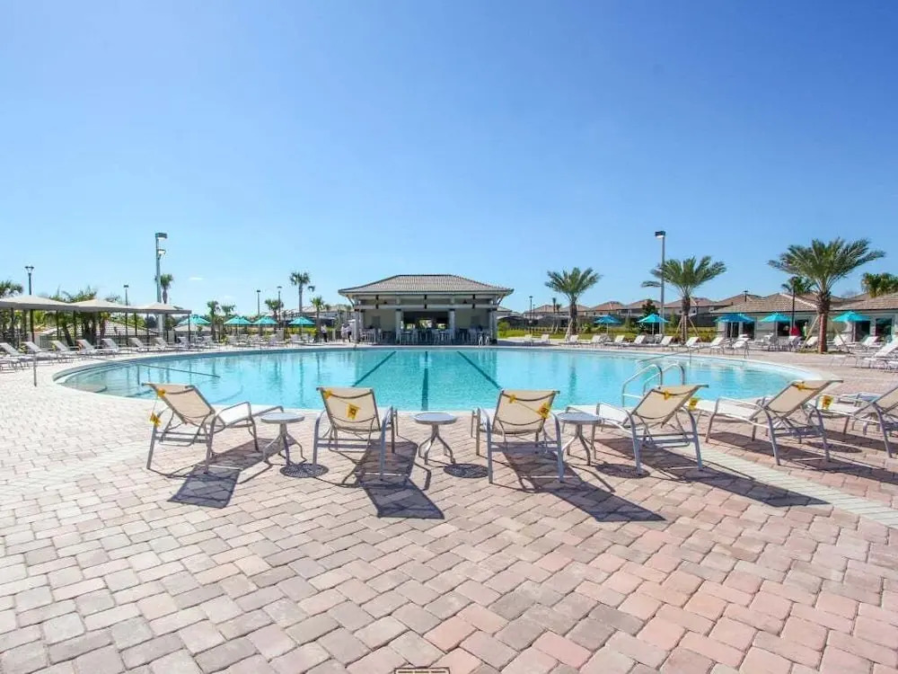 Modern Oasis Near Shopping n Golf Course w Pool