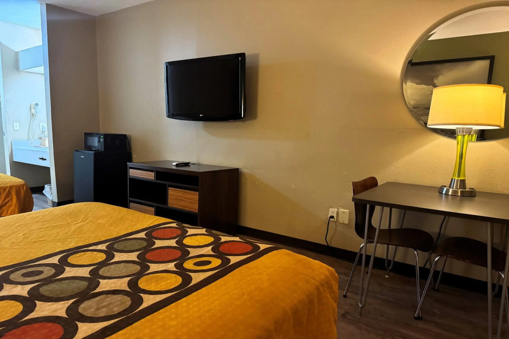 Super 8 by Wyndham Jackson Ridgeland