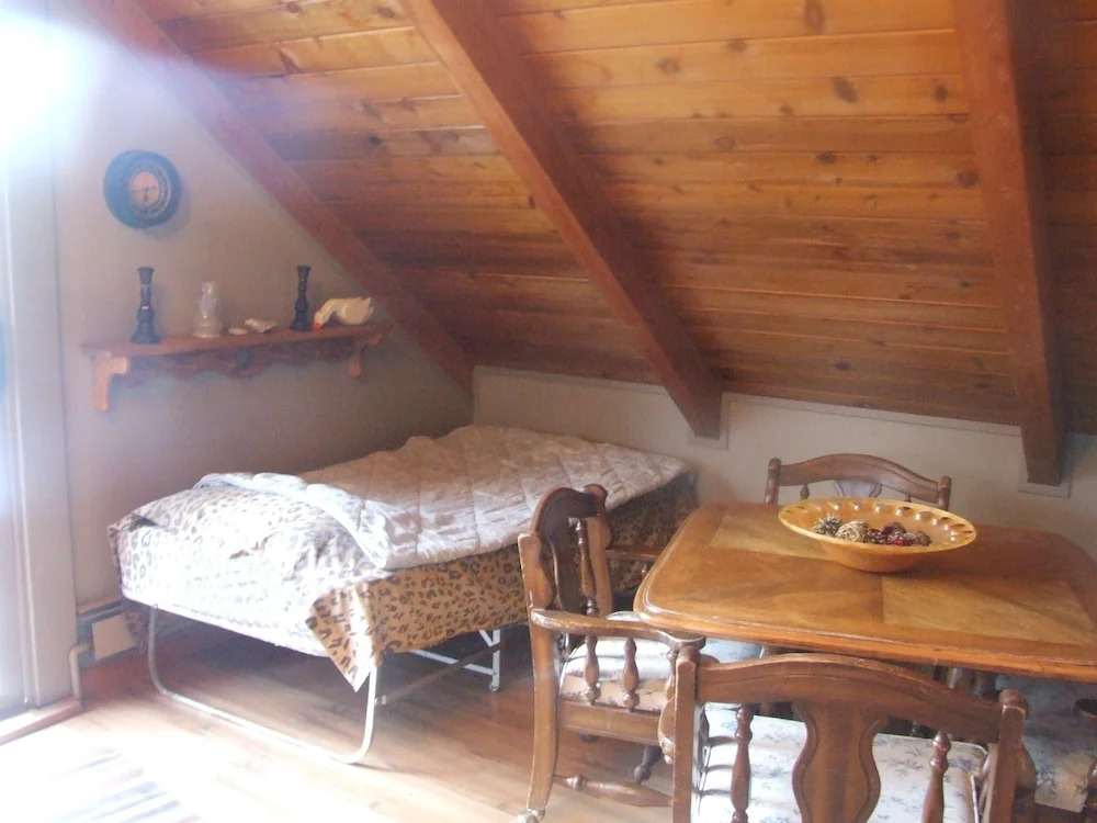 Cobblestone Manor B&B